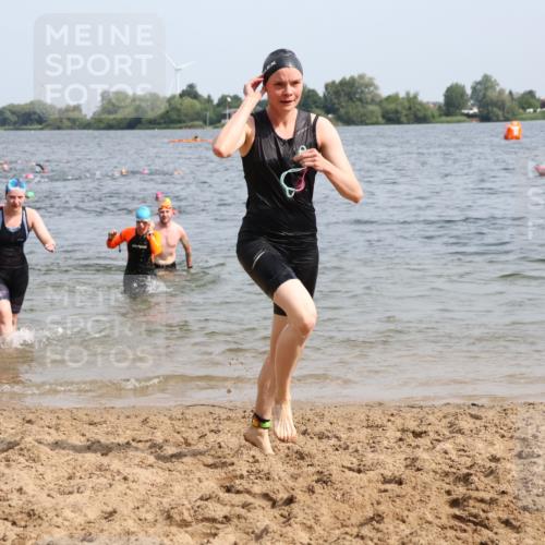 15.06.2025 - 27. Vierlanden-Triathlon Lena Gebhardt http://msf.ph/oto/8017227 15.06.2025 10:15:51 Schwimmen 483, 505, 547, 564, 577, 590, 606, 612, 630 meine-sportfotos.de