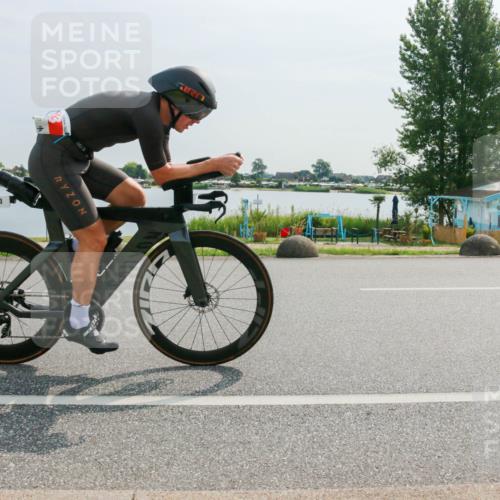15.06.2025 - 27. Vierlanden-Triathlon H.Heesch http://msf.ph/oto/8017230 15.06.2025 10:01:17 Radfahren 13, 199, 302 meine-sportfotos.de