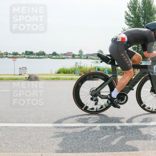 15.06.2025 - 27. Vierlanden-Triathlon H.Heesch http://msf.ph/oto/8017243 15.06.2025 10:01:18 Radfahren 13, 199, 302 meine-sportfotos.de