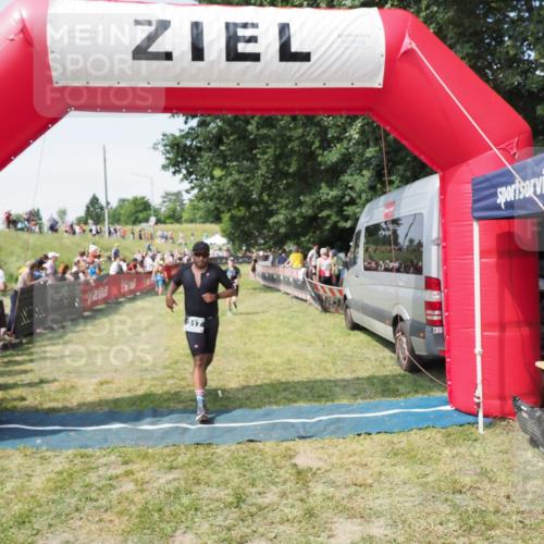 21.06.2025 - 27. Vierlanden-Triathlon MichiJ http://msf.ph/oto/8017253 15.06.2026 11:33:16 Ziel 317, 508, 606 meine-sportfotos.de