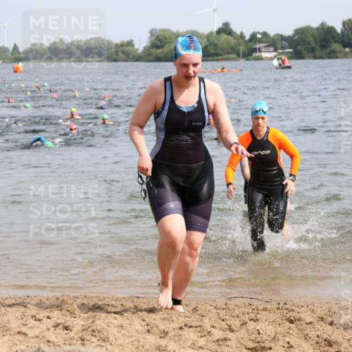 15.06.2025 - 27. Vierlanden-Triathlon Lena Gebhardt http://msf.ph/oto/8017255 15.06.2025 10:15:54 Schwimmen 505, 547, 577, 590, 606, 612, 630 meine-sportfotos.de