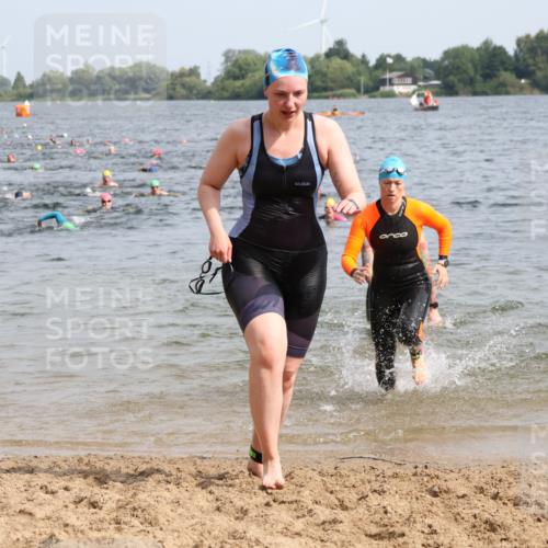 15.06.2025 - 27. Vierlanden-Triathlon Lena Gebhardt http://msf.ph/oto/8017261 15.06.2025 10:15:54 Schwimmen 505, 547, 577, 590, 606, 612, 630 meine-sportfotos.de