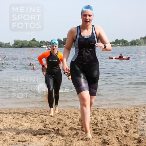 15.06.2025 - 27. Vierlanden-Triathlon Lena Gebhardt http://msf.ph/oto/8017267 15.06.2025 10:15:56 Schwimmen 445, 505, 547, 577, 590, 606, 612, 630 meine-sportfotos.de