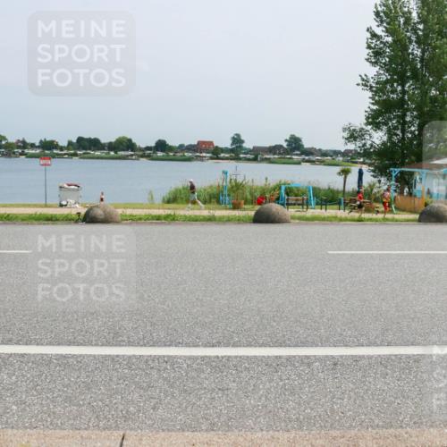 21.06.2025 - 27. Vierlanden-Triathlon H.Heesch http://msf.ph/oto/8017283 15.06.2025 11:58:42 Radfahren 213, 771, 927, 963 meine-sportfotos.de
