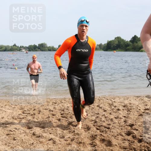 15.06.2025 - 27. Vierlanden-Triathlon Lena Gebhardt http://msf.ph/oto/8017301 15.06.2025 10:15:58 Schwimmen 445, 505, 547, 577, 606, 612, 630 meine-sportfotos.de