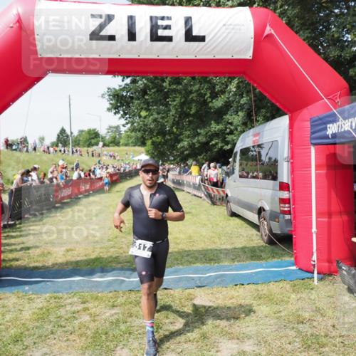 21.06.2025 - 27. Vierlanden-Triathlon MichiJ http://msf.ph/oto/8017311 15.06.2026 11:33:17 Ziel 317, 508, 606 meine-sportfotos.de