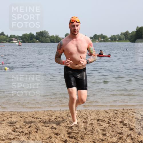 15.06.2025 - 27. Vierlanden-Triathlon Lena Gebhardt http://msf.ph/oto/8017322 15.06.2025 10:15:59 Schwimmen 445, 505, 547, 606, 612, 630 meine-sportfotos.de