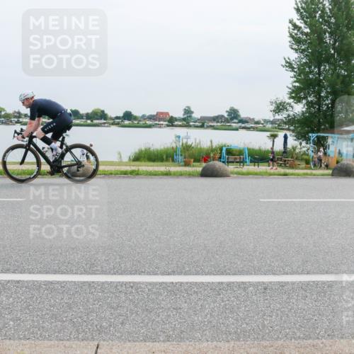 15.06.2025 - 27. Vierlanden-Triathlon H.Heesch http://msf.ph/oto/8017347 15.06.2025 11:14:00 Radfahren 207, 214, 556, 645 meine-sportfotos.de
