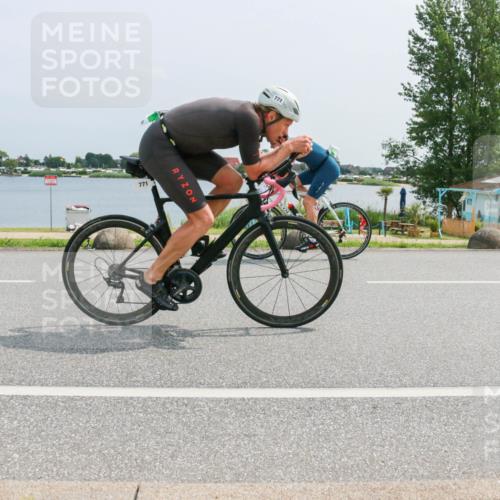 21.06.2025 - 27. Vierlanden-Triathlon H.Heesch http://msf.ph/oto/8017351 15.06.2025 11:58:46 Radfahren 682, 771, 861, 927, 963 meine-sportfotos.de