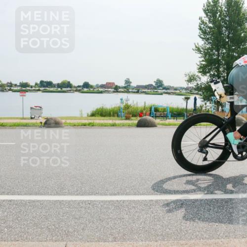 15.06.2025 - 27. Vierlanden-Triathlon H.Heesch http://msf.ph/oto/8017357 15.06.2025 10:01:57 Radfahren 11, 111, 148, 191, 202, 255, 267, 307, 342 meine-sportfotos.de