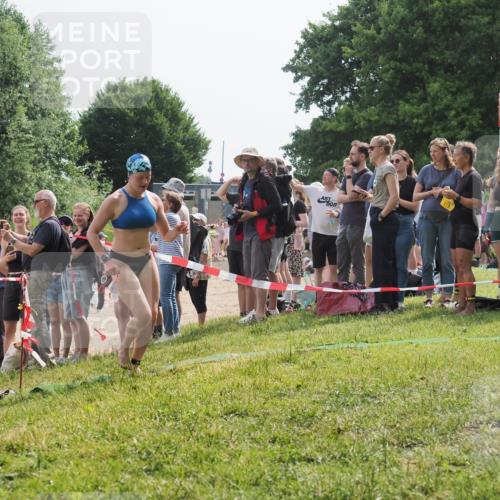 15.06.2025 - 27. Vierlanden-Triathlon KatJ http://msf.ph/oto/8017361 15.06.2025 10:16:48 Schwimmen 501, 516, 604, 633 meine-sportfotos.de