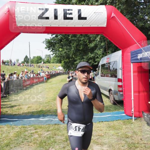 21.06.2025 - 27. Vierlanden-Triathlon MichiJ http://msf.ph/oto/8017362 15.06.2026 11:33:17 Ziel 317, 508, 606 meine-sportfotos.de