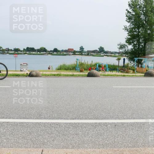 21.06.2025 - 27. Vierlanden-Triathlon H.Heesch http://msf.ph/oto/8017371 15.06.2025 11:58:46 Radfahren 682, 771, 861, 927, 963 meine-sportfotos.de