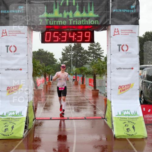 15.06.2025 - 7 Türme Triathlon Michael Strokosch http://msf.ph/oto/8017384 15.06.2025 15:34:39 Ziel 215, 264 meine-sportfotos.de
