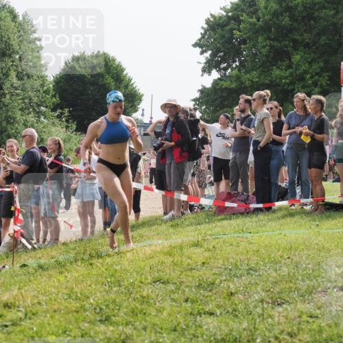 15.06.2025 - 27. Vierlanden-Triathlon KatJ http://msf.ph/oto/8017388 15.06.2025 10:16:48 Schwimmen 501, 516, 604, 633 meine-sportfotos.de