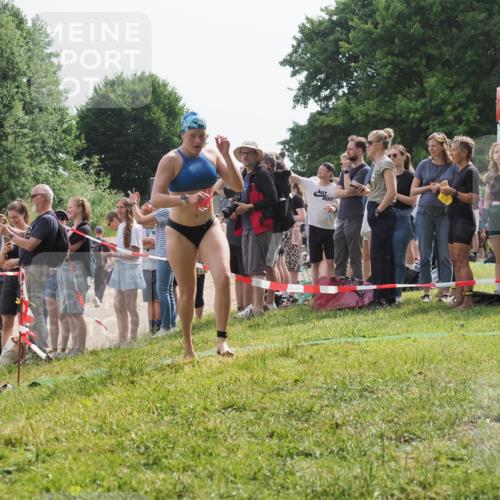 15.06.2025 - 27. Vierlanden-Triathlon KatJ http://msf.ph/oto/8017410 15.06.2025 10:16:48 Schwimmen 501, 516, 604, 633 meine-sportfotos.de