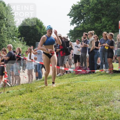 15.06.2025 - 27. Vierlanden-Triathlon KatJ http://msf.ph/oto/8017418 15.06.2025 10:16:49 Schwimmen 501, 516, 595, 604, 633 meine-sportfotos.de