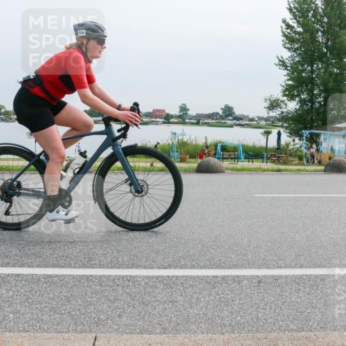 15.06.2025 - 27. Vierlanden-Triathlon H.Heesch http://msf.ph/oto/8017425 15.06.2025 11:14:01 Radfahren 207, 214, 556, 645 meine-sportfotos.de