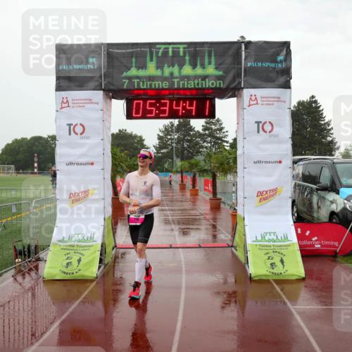 15.06.2025 - 7 Türme Triathlon Michael Strokosch http://msf.ph/oto/8017438 15.06.2025 15:34:40 Ziel 215 meine-sportfotos.de