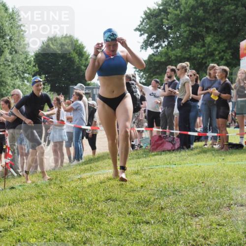 15.06.2025 - 27. Vierlanden-Triathlon KatJ http://msf.ph/oto/8017443 15.06.2025 10:16:49 Schwimmen 501, 516, 595, 604, 633 meine-sportfotos.de