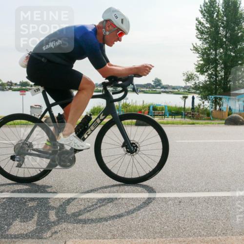 15.06.2025 - 27. Vierlanden-Triathlon H.Heesch http://msf.ph/oto/8017448 15.06.2025 09:19:26 Radfahren 12, 77, 135 meine-sportfotos.de