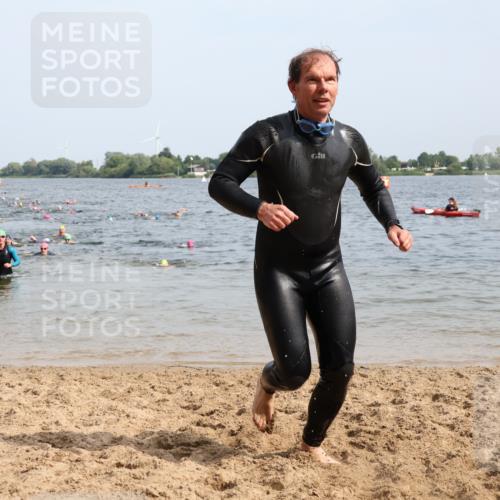 15.06.2025 - 27. Vierlanden-Triathlon Lena Gebhardt http://msf.ph/oto/8017455 15.06.2025 10:16:06 Schwimmen 445, 489, 547, 606, 611, 612 meine-sportfotos.de