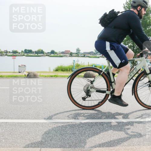 15.06.2025 - 27. Vierlanden-Triathlon H.Heesch http://msf.ph/oto/8017465 15.06.2025 10:03:19 Radfahren 218, 250, 280, 310, 344 meine-sportfotos.de