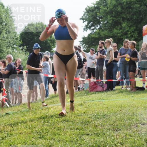 15.06.2025 - 27. Vierlanden-Triathlon KatJ http://msf.ph/oto/8017470 15.06.2025 10:16:50 Schwimmen 501, 516, 551, 595, 604, 633 meine-sportfotos.de