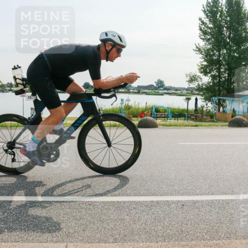 15.06.2025 - 27. Vierlanden-Triathlon H.Heesch http://msf.ph/oto/8017476 15.06.2025 09:19:36 Radfahren 120, 122, 128 meine-sportfotos.de