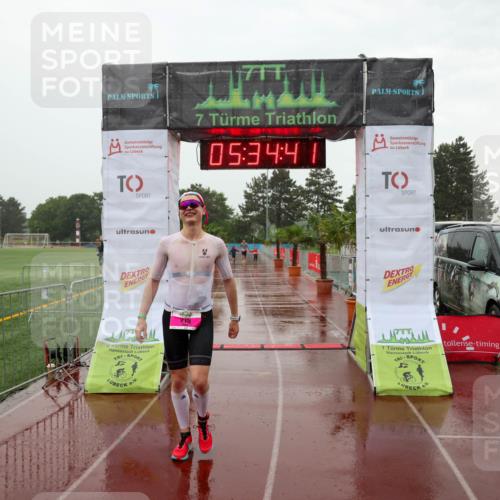 15.06.2025 - 7 Türme Triathlon Michael Strokosch http://msf.ph/oto/8017477 15.06.2025 15:34:41 Ziel 215 meine-sportfotos.de