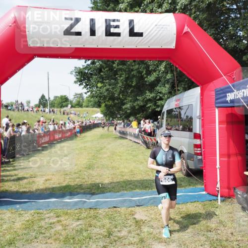 21.06.2025 - 27. Vierlanden-Triathlon MichiJ http://msf.ph/oto/8017489 15.06.2026 11:33:19 Ziel 317, 508, 606 meine-sportfotos.de