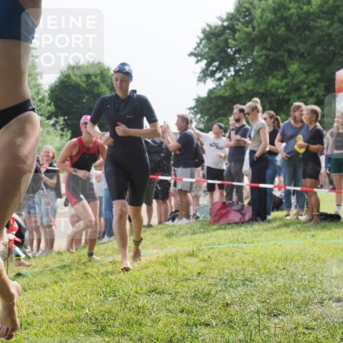 15.06.2025 - 27. Vierlanden-Triathlon KatJ http://msf.ph/oto/8017491 15.06.2025 10:16:51 Schwimmen 501, 516, 551, 595, 604, 633 meine-sportfotos.de