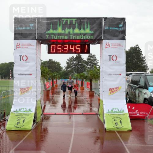 15.06.2025 - 7 Türme Triathlon Michael Strokosch http://msf.ph/oto/8017496 15.06.2025 15:34:51 Ziel  meine-sportfotos.de