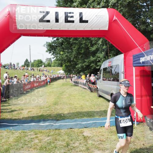 21.06.2025 - 27. Vierlanden-Triathlon MichiJ http://msf.ph/oto/8017516 15.06.2026 11:33:20 Ziel 317, 508, 606 meine-sportfotos.de