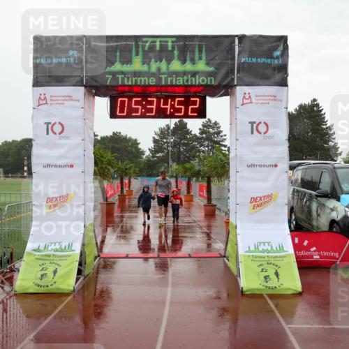 15.06.2025 - 7 Türme Triathlon Michael Strokosch http://msf.ph/oto/8017519 15.06.2025 15:34:51 Ziel  meine-sportfotos.de