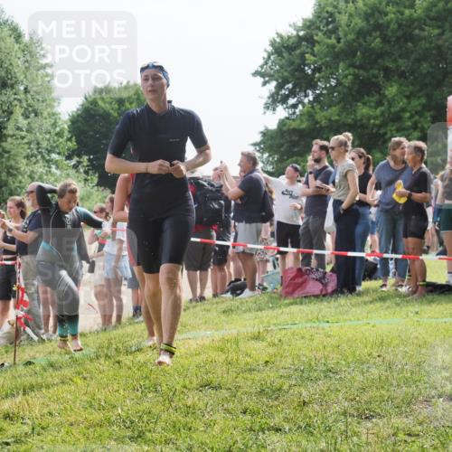 15.06.2025 - 27. Vierlanden-Triathlon KatJ http://msf.ph/oto/8017521 15.06.2025 10:16:51 Schwimmen 501, 516, 551, 595, 604, 633 meine-sportfotos.de
