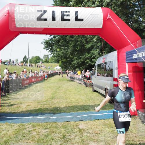 21.06.2025 - 27. Vierlanden-Triathlon MichiJ http://msf.ph/oto/8017528 15.06.2026 11:33:20 Ziel 317, 508, 606 meine-sportfotos.de