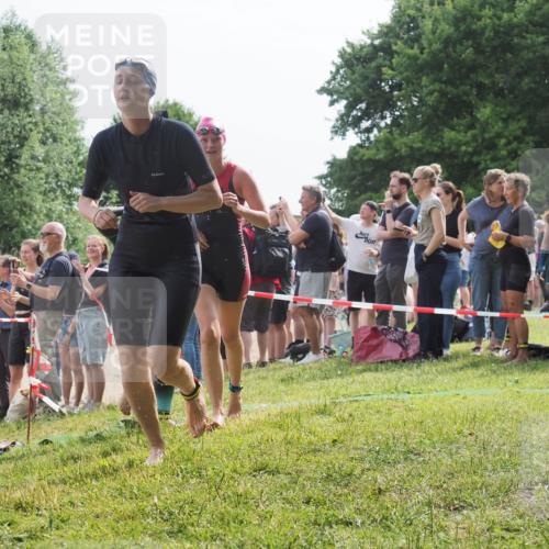 15.06.2025 - 27. Vierlanden-Triathlon KatJ http://msf.ph/oto/8017532 15.06.2025 10:16:52 Schwimmen 501, 516, 551, 595, 604, 633 meine-sportfotos.de