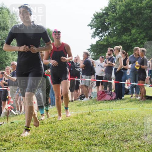 15.06.2025 - 27. Vierlanden-Triathlon KatJ http://msf.ph/oto/8017543 15.06.2025 10:16:52 Schwimmen 501, 516, 551, 595, 604, 633 meine-sportfotos.de