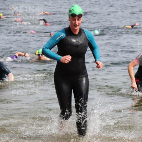 15.06.2025 - 27. Vierlanden-Triathlon Lena Gebhardt http://msf.ph/oto/8017544 15.06.2025 10:16:12 Schwimmen 445, 477, 489, 494, 523, 611 meine-sportfotos.de