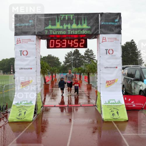15.06.2025 - 7 Türme Triathlon Michael Strokosch http://msf.ph/oto/8017549 15.06.2025 15:34:52 Ziel  meine-sportfotos.de