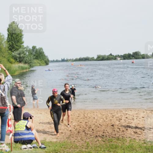 21.06.2025 - 27. Vierlanden-Triathlon MichiJ http://msf.ph/oto/8017550 15.06.2026 10:17:47 Schwimmen 493, 522, 537, 563, 571 meine-sportfotos.de