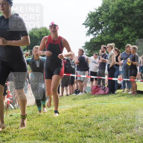 15.06.2025 - 27. Vierlanden-Triathlon KatJ http://msf.ph/oto/8017554 15.06.2025 10:16:52 Schwimmen 501, 516, 551, 595, 604, 633 meine-sportfotos.de