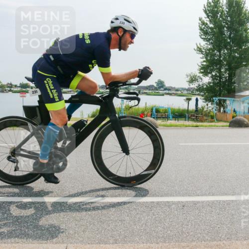15.06.2025 - 27. Vierlanden-Triathlon H.Heesch http://msf.ph/oto/8017555 15.06.2025 10:05:48 Radfahren 235, 548 meine-sportfotos.de