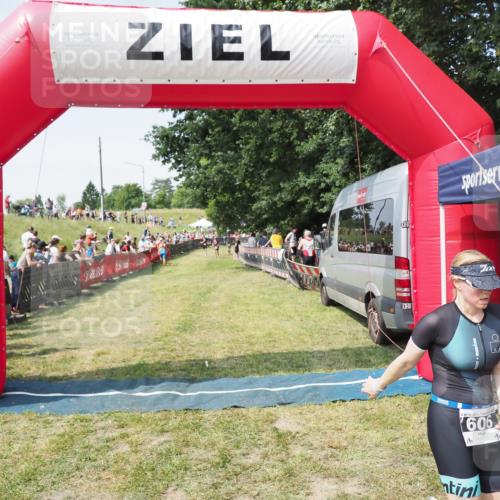 21.06.2025 - 27. Vierlanden-Triathlon MichiJ http://msf.ph/oto/8017556 15.06.2026 11:33:20 Ziel 317, 508, 606 meine-sportfotos.de
