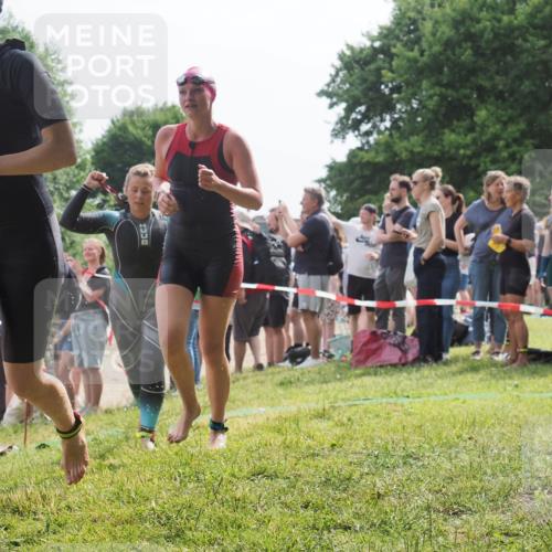 15.06.2025 - 27. Vierlanden-Triathlon KatJ http://msf.ph/oto/8017557 15.06.2025 10:16:52 Schwimmen 501, 516, 551, 595, 604, 633 meine-sportfotos.de
