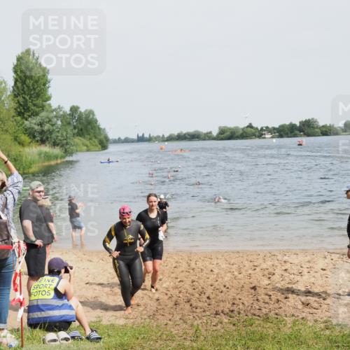 21.06.2025 - 27. Vierlanden-Triathlon MichiJ http://msf.ph/oto/8017558 15.06.2026 10:17:47 Schwimmen 493, 522, 537, 563, 571 meine-sportfotos.de