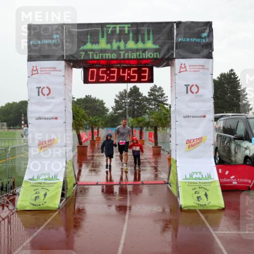 15.06.2025 - 7 Türme Triathlon Michael Strokosch http://msf.ph/oto/8017564 15.06.2025 15:34:52 Ziel  meine-sportfotos.de