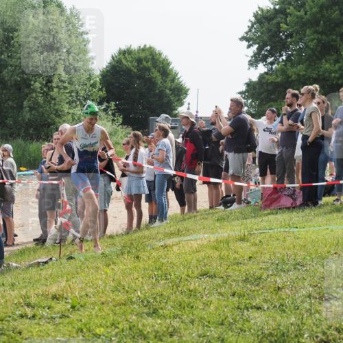 15.06.2025 - 27. Vierlanden-Triathlon KatJ http://msf.ph/oto/8017565 15.06.2025 10:16:54 Schwimmen 484, 501, 516, 551, 566, 595, 604, 633 meine-sportfotos.de