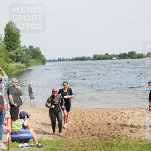 21.06.2025 - 27. Vierlanden-Triathlon MichiJ http://msf.ph/oto/8017566 15.06.2026 10:17:47 Schwimmen 493, 522, 537, 563, 571 meine-sportfotos.de